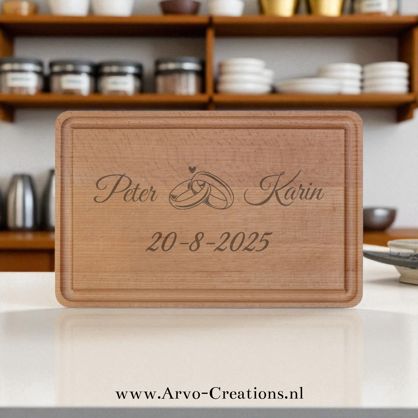 Personaliseerbare Houten Borrelplank Margriet. met Namen, Ringen en Trouwdatum
