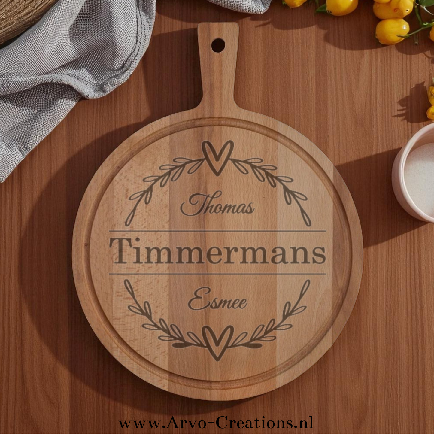 Personaliseerbare Houten Borrelplank met Olijftakjes en Hartjes rond