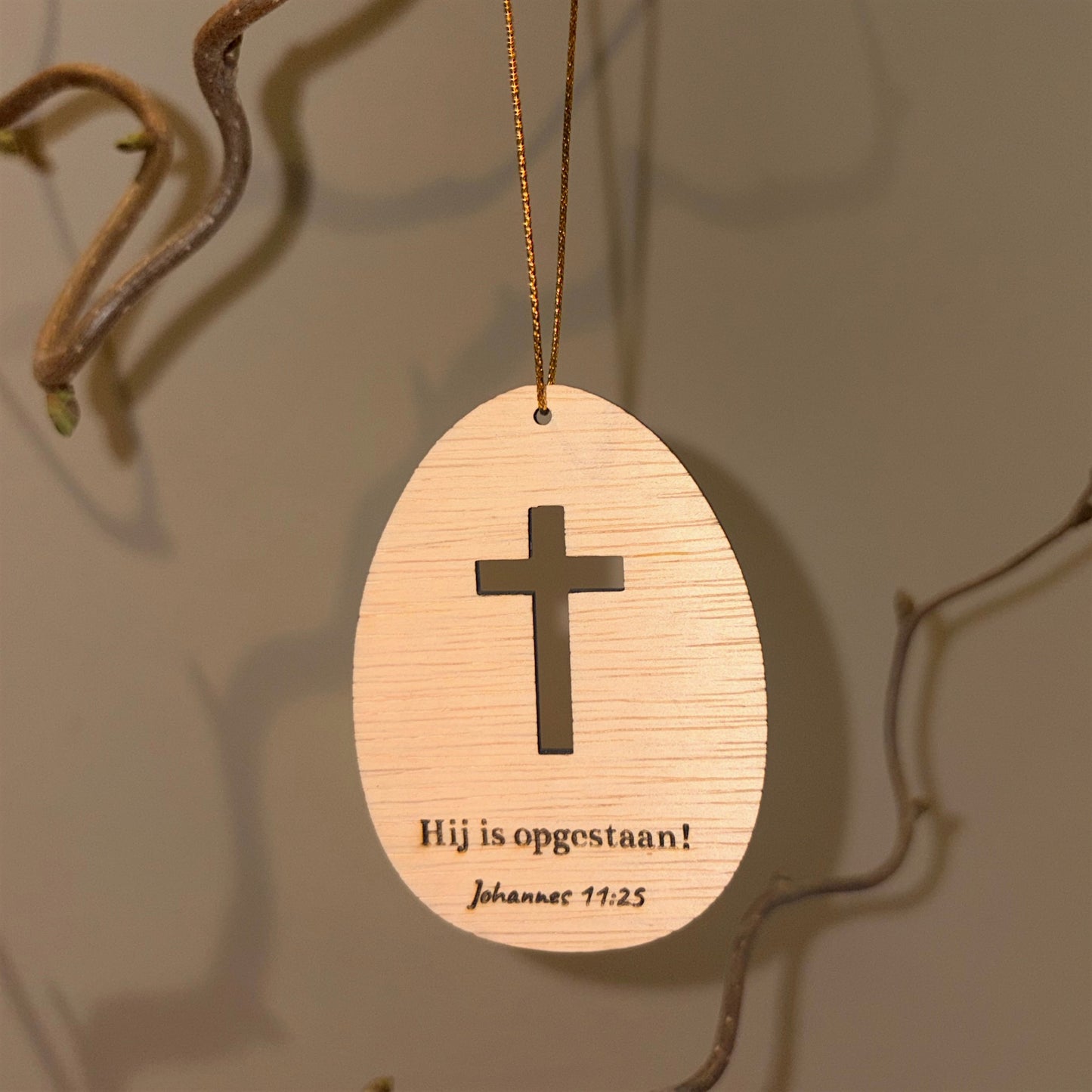 Christelijke Paashangers – Set van 4 houten paaseieren met bijbeltekst