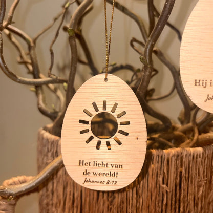 Christelijke Paashangers – Set van 4 houten paaseieren met bijbeltekst