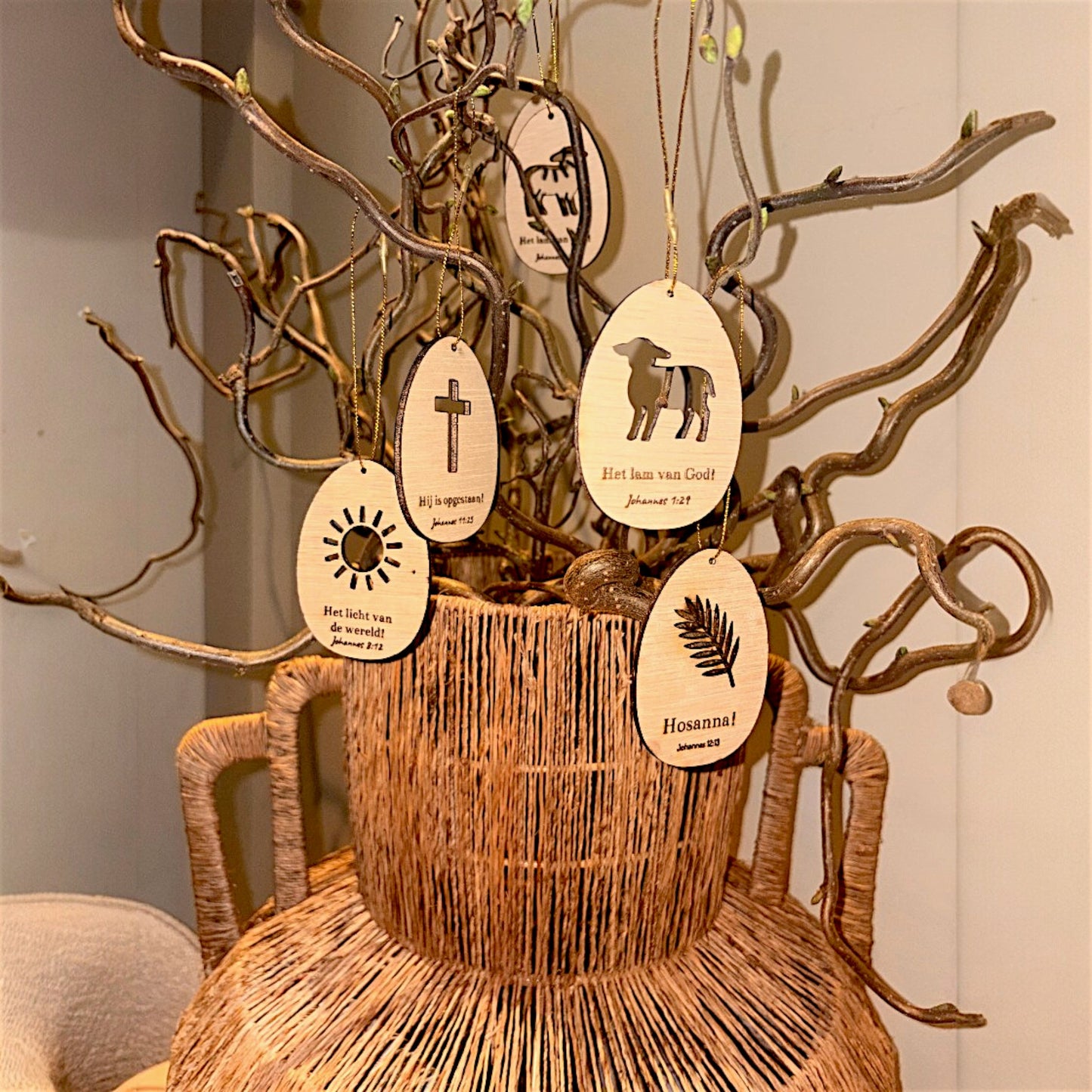 Christelijke Paashangers – Set van 4 houten paaseieren met bijbeltekst
