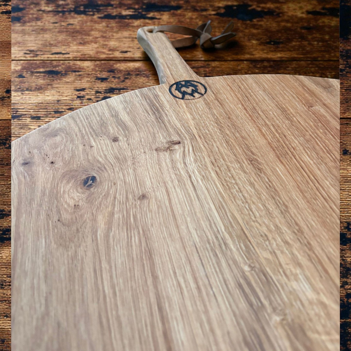 Exclusieve Frans Eiken Borrelplank Rond Ø 58 cm met Handvat – Nr. 001