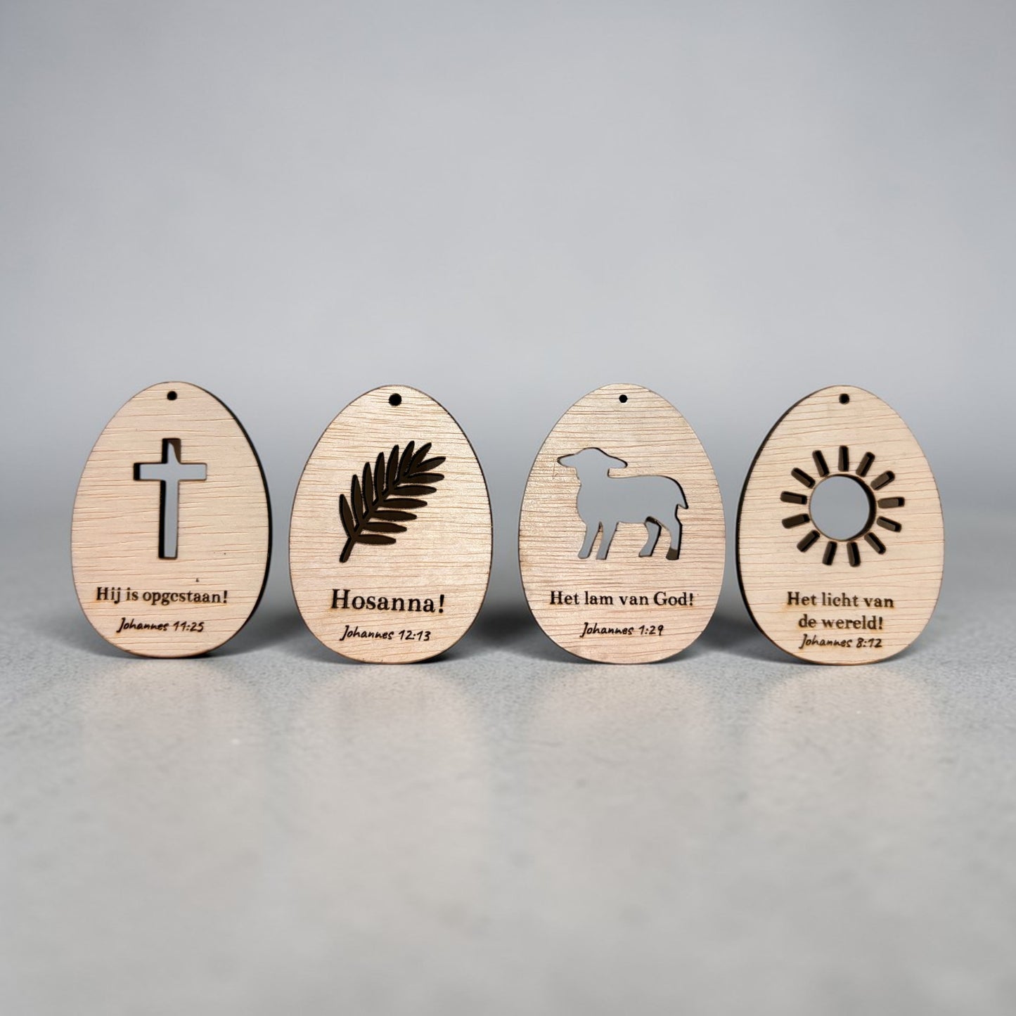 Christelijke Paashangers – Set van 4 houten paaseieren met bijbeltekst